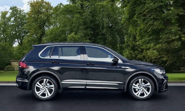 Volkswagen Tiguan 2023 1.5 Tsi R-line Edition Suv Dsg Eur DF72YNE Black #4