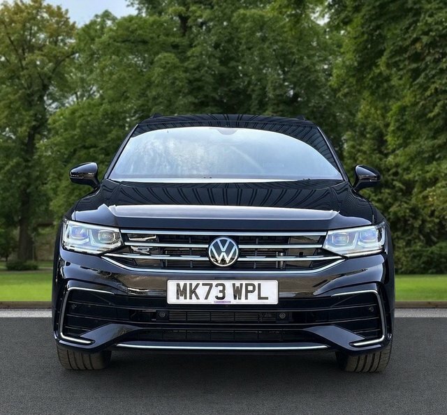 Volkswagen Tiguan 2023 1.5 Tsi R-line Suv Dsg Euro 6 Ss Black #3