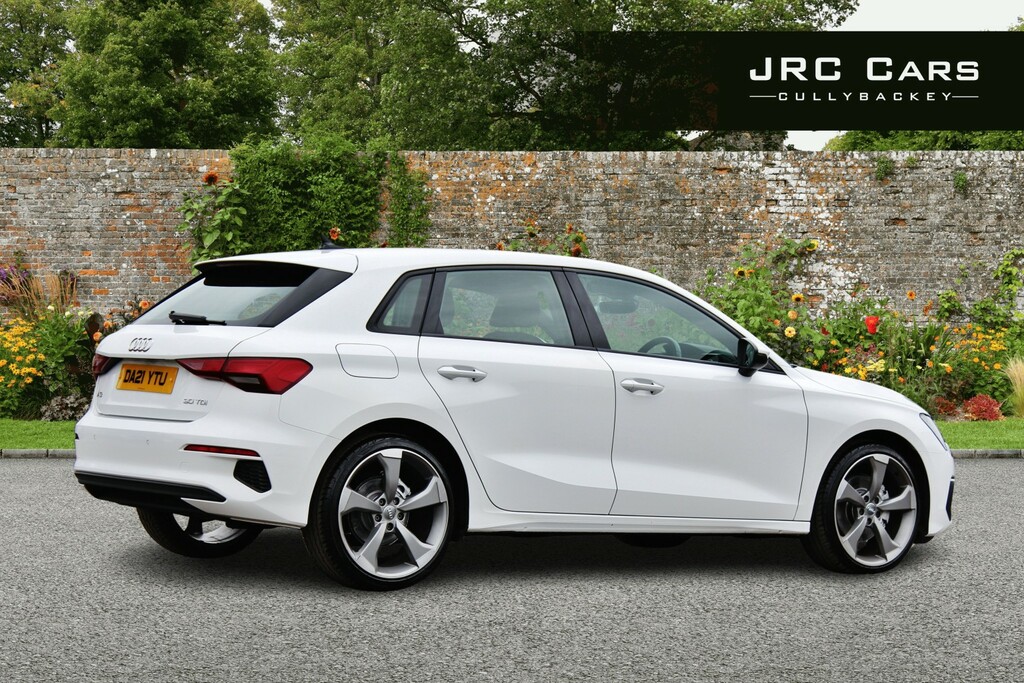 Audi A3 Hatchback 2.0 Tdi 30 Technik 2021 DA21YTU White #4