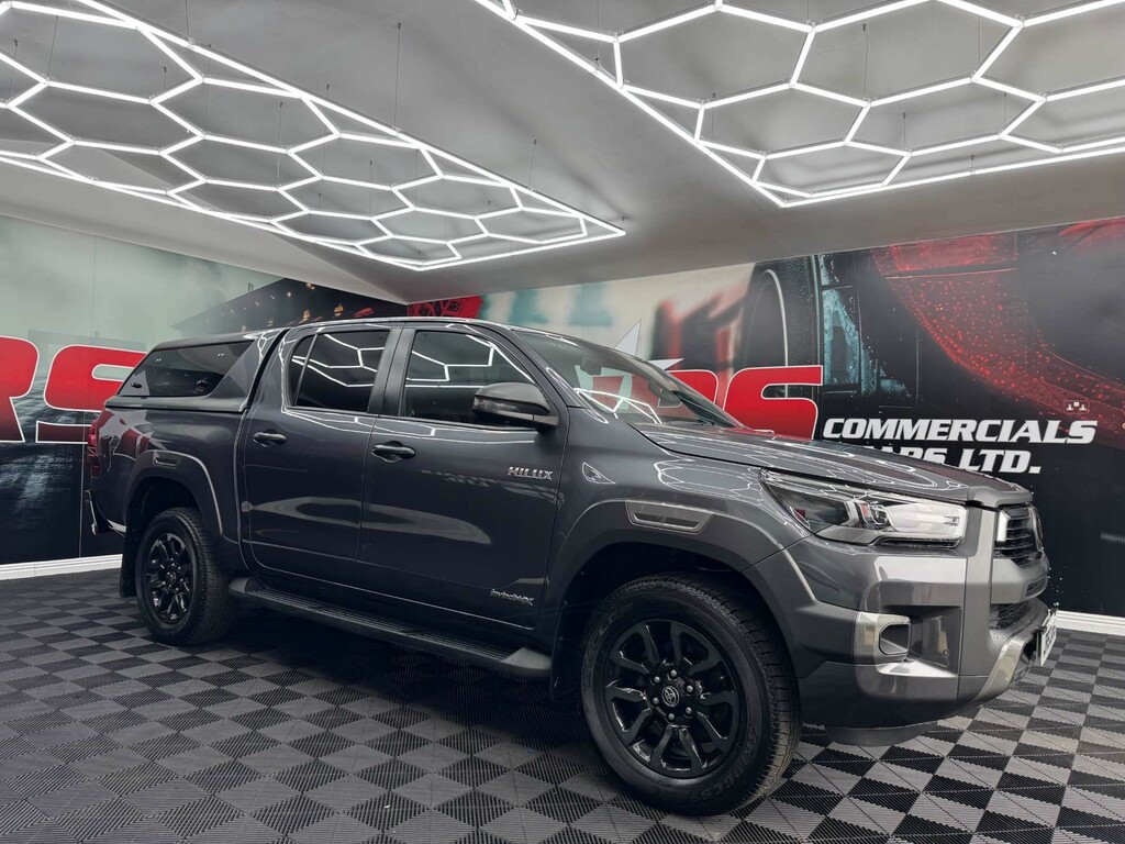 Toyota HILUX Hi-luxury Invincible X D-4d 4Wd Double Cab 4W