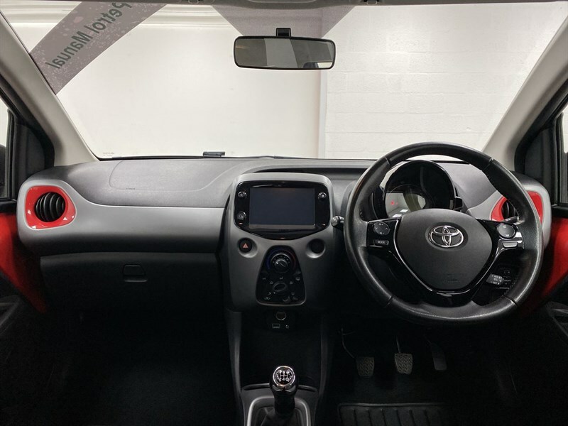 Toyota Aygo 1.0 Vvt-i X-play PE20VNB Red #4