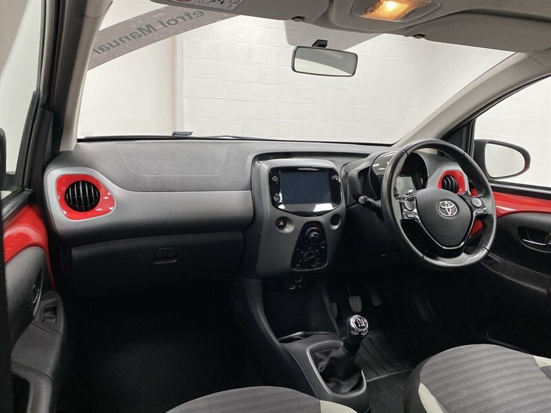 Toyota Aygo 1.0 Vvt-i X-play PE20VNB Red #2