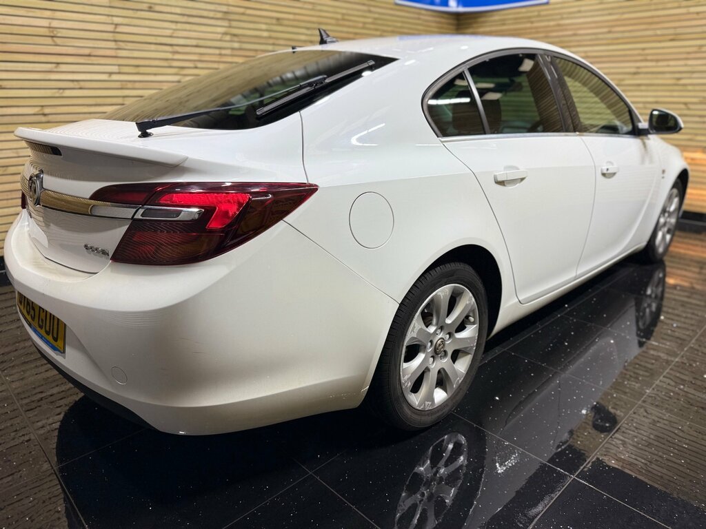 Vauxhall Insignia 2.0 Cdti Ecoflex Sri Nav Hatchback Manu DY65GUU White #4