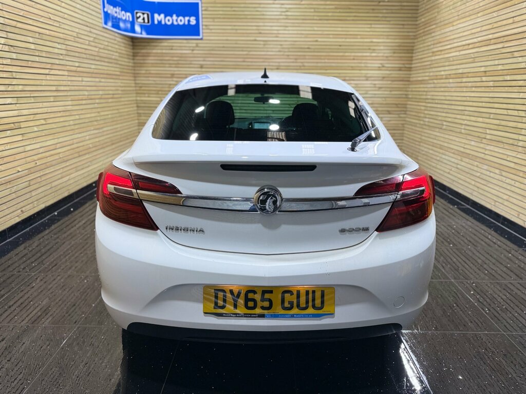 Vauxhall Insignia 2.0 Cdti Ecoflex Sri Nav Hatchback Manu DY65GUU White #3