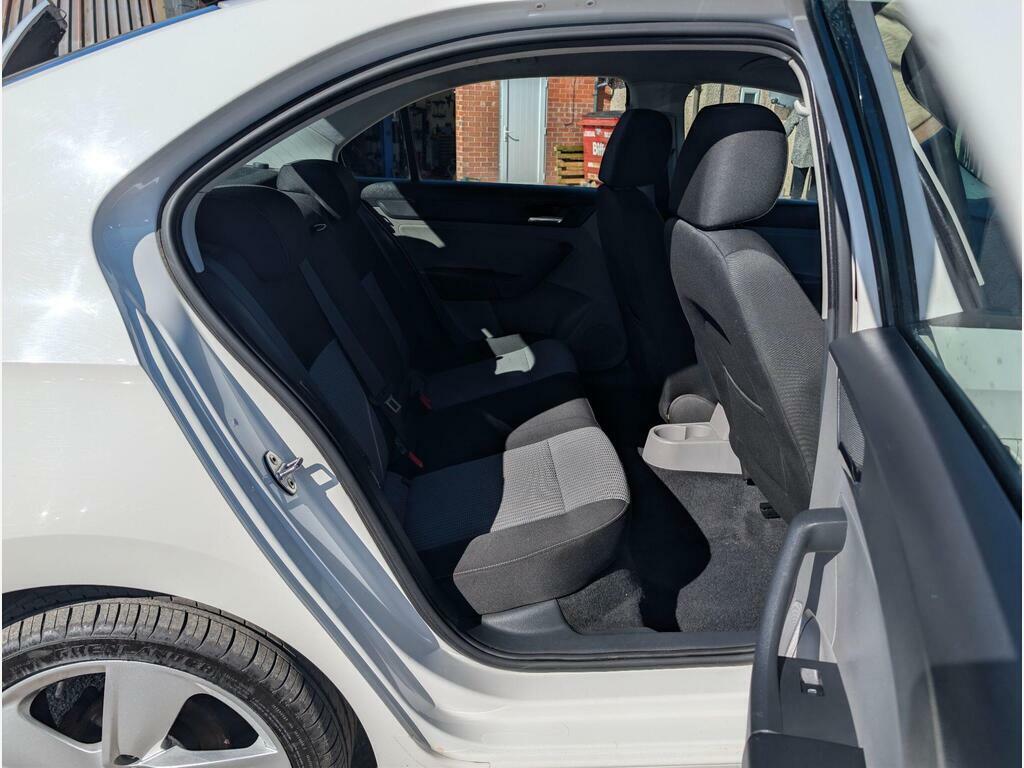 Seat Toledo 1.6 Tdi Cr Se Hatchback White #22