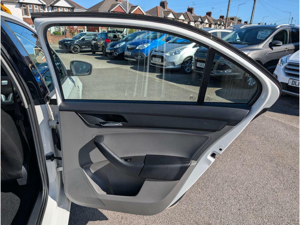 Seat Toledo 1.6 Tdi Cr Se Hatchback White #24