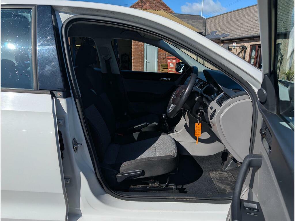 Seat Toledo 1.6 Tdi Cr Se Hatchback White #17