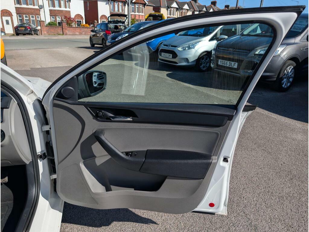 Seat Toledo 1.6 Tdi Cr Se Hatchback White #19