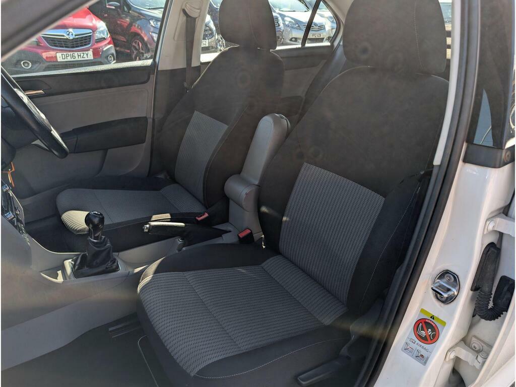 Seat Toledo 1.6 Tdi Cr Se Hatchback White #34