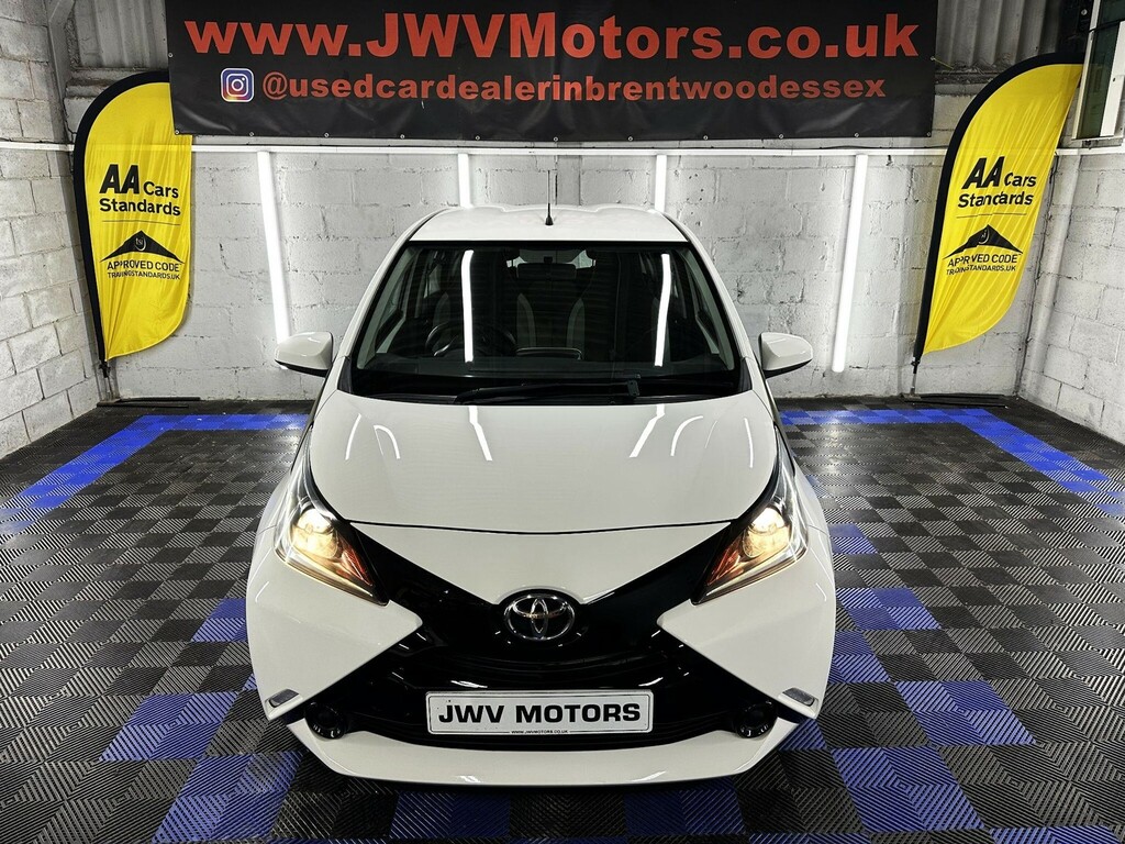 Toyota Aygo 1.0 Vvt-i X-play X-shift Euro 5 Euro 5 FD66KBK White #5
