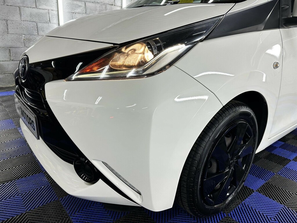 Toyota Aygo 1.0 Vvt-i X-play X-shift Euro 5 Euro 5 FD66KBK White #6