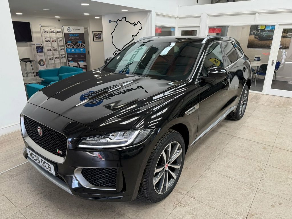 Jaguar F-Pace 3L S Black #4