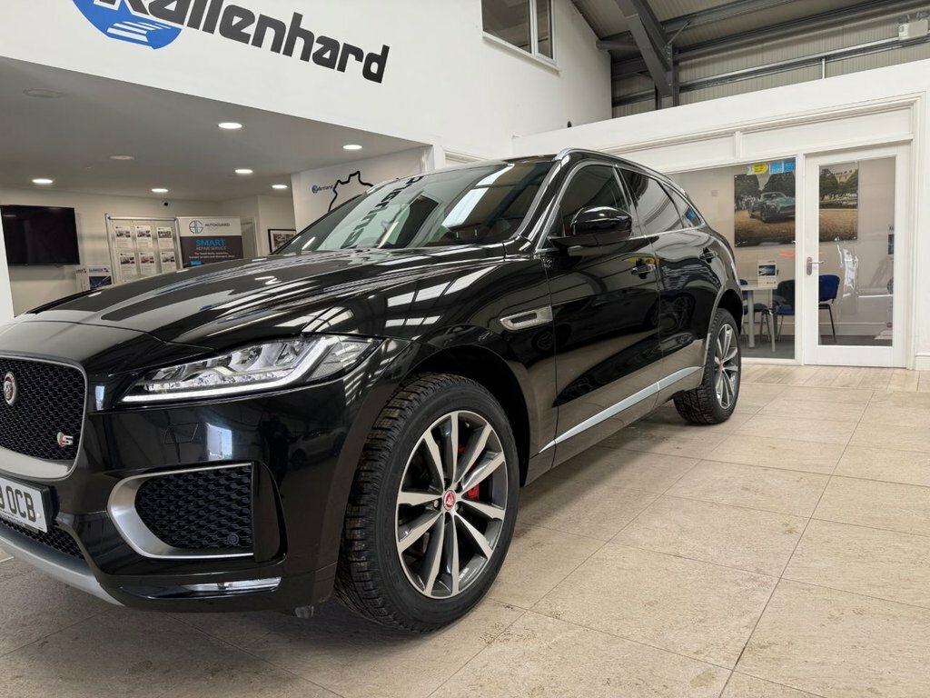 Jaguar F-Pace 3L S Black #5