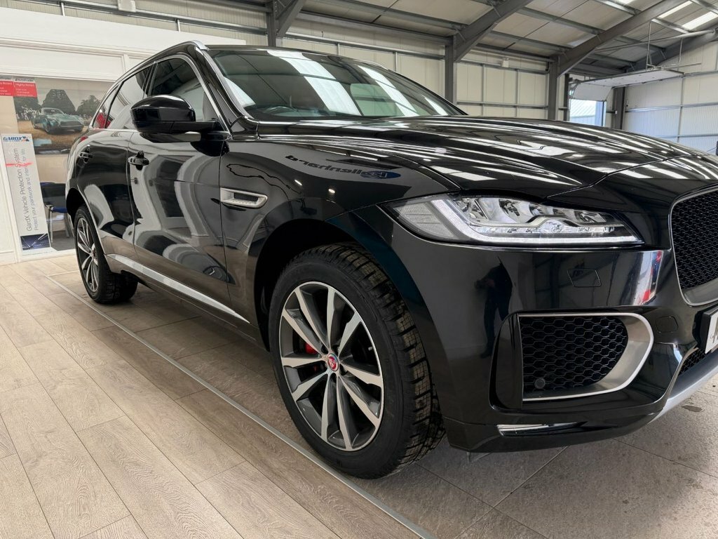 Jaguar F-Pace 3L S Black #3