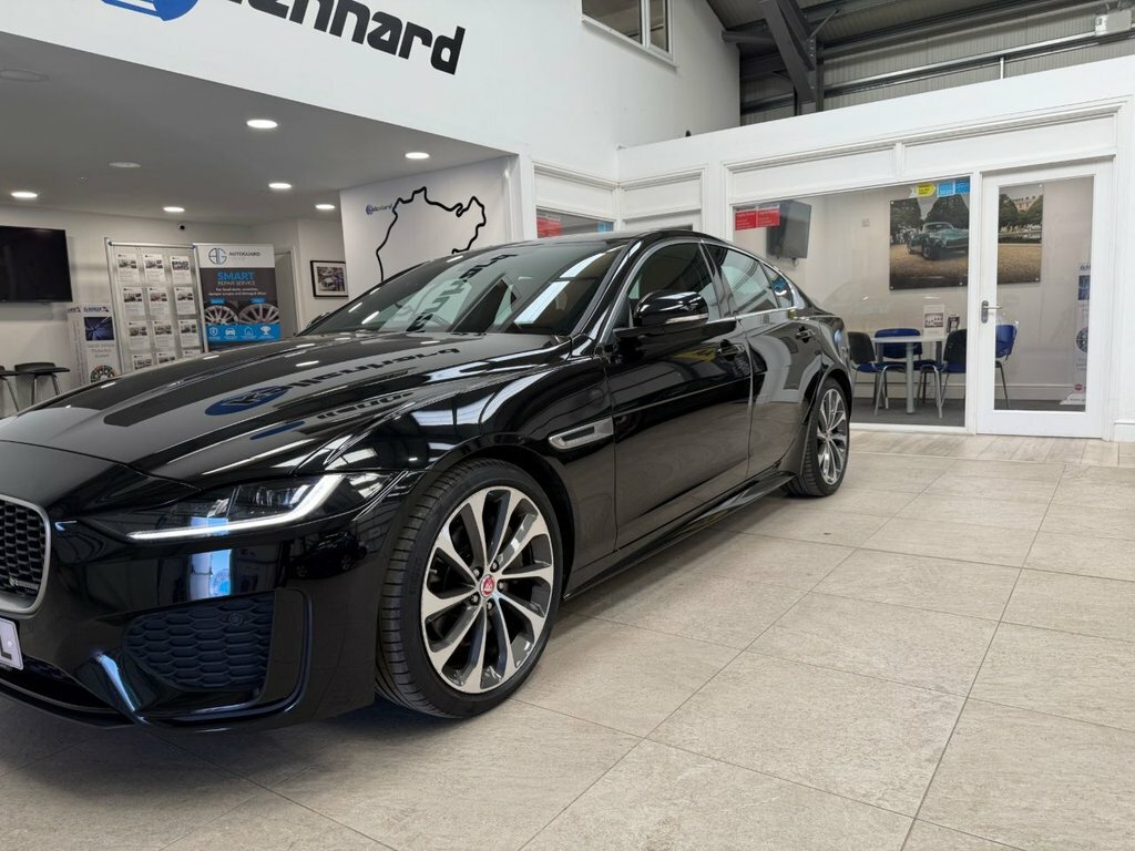 Jaguar XE 2L R-dynamic Hse Black #4