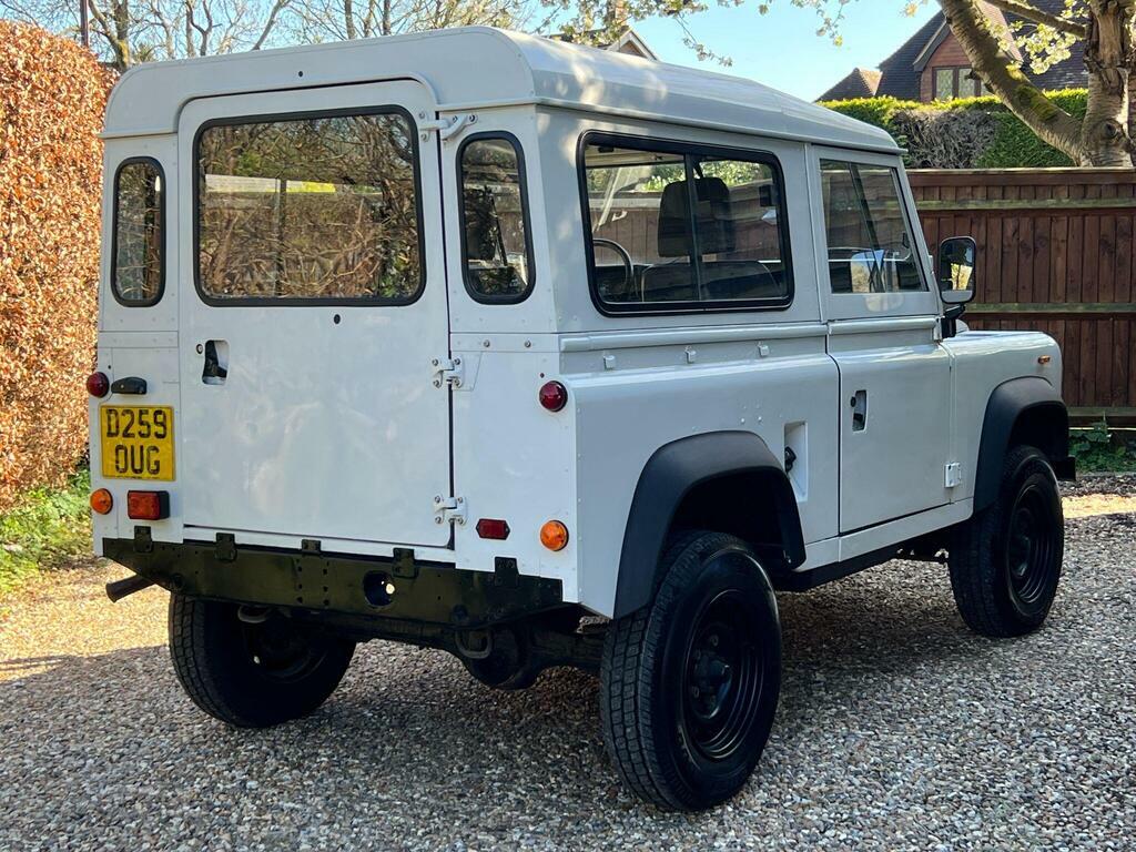 Land Rover Defender 90 Diesel White #5