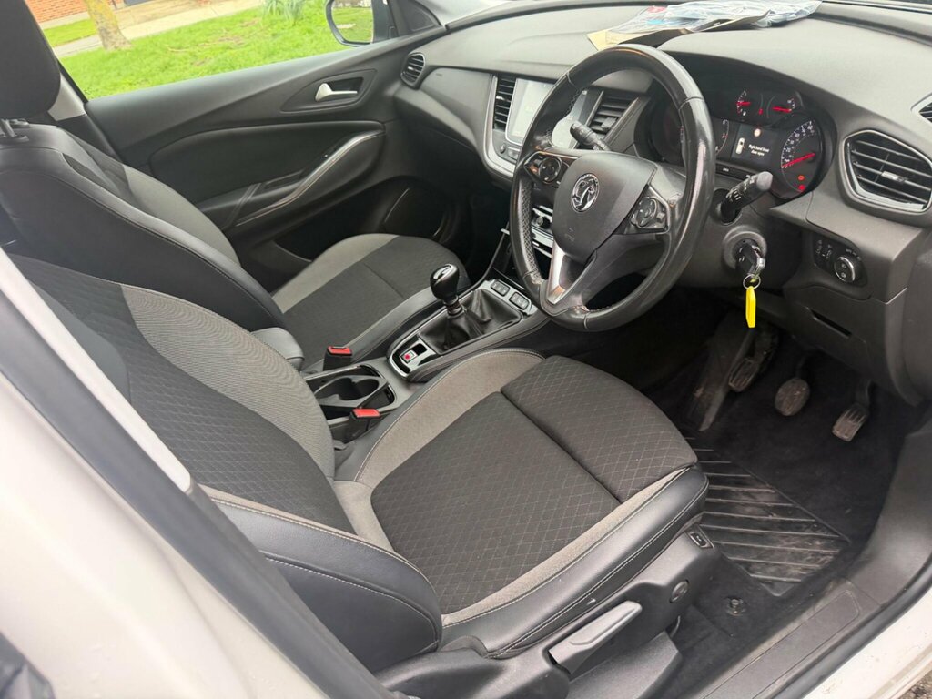 Vauxhall Grandland X 1.2 Turbo Business Edition Nav Euro 6 Ss DY71FMZ White #5