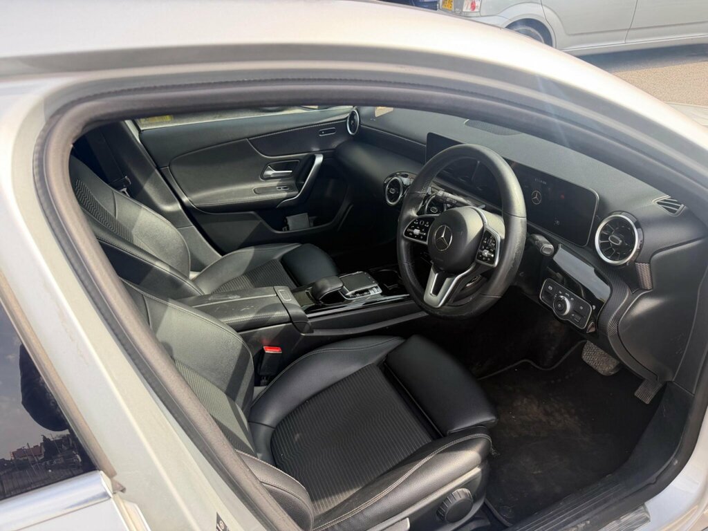 Mercedes-Benz A Class 1.5 A180d Sport Executive 7G-dct Euro 6 Ss KW68ECN Silver #4