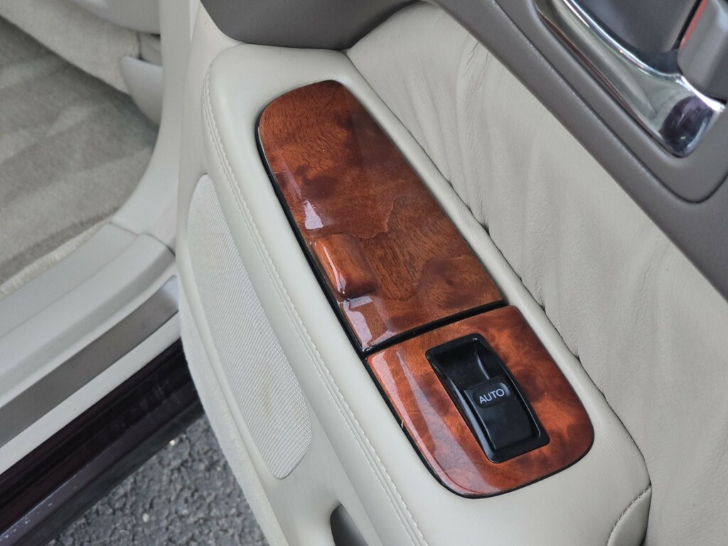 Lexus LS Saloon Black #68