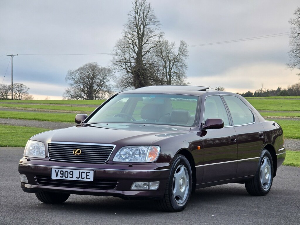Lexus LS Saloon Black #16