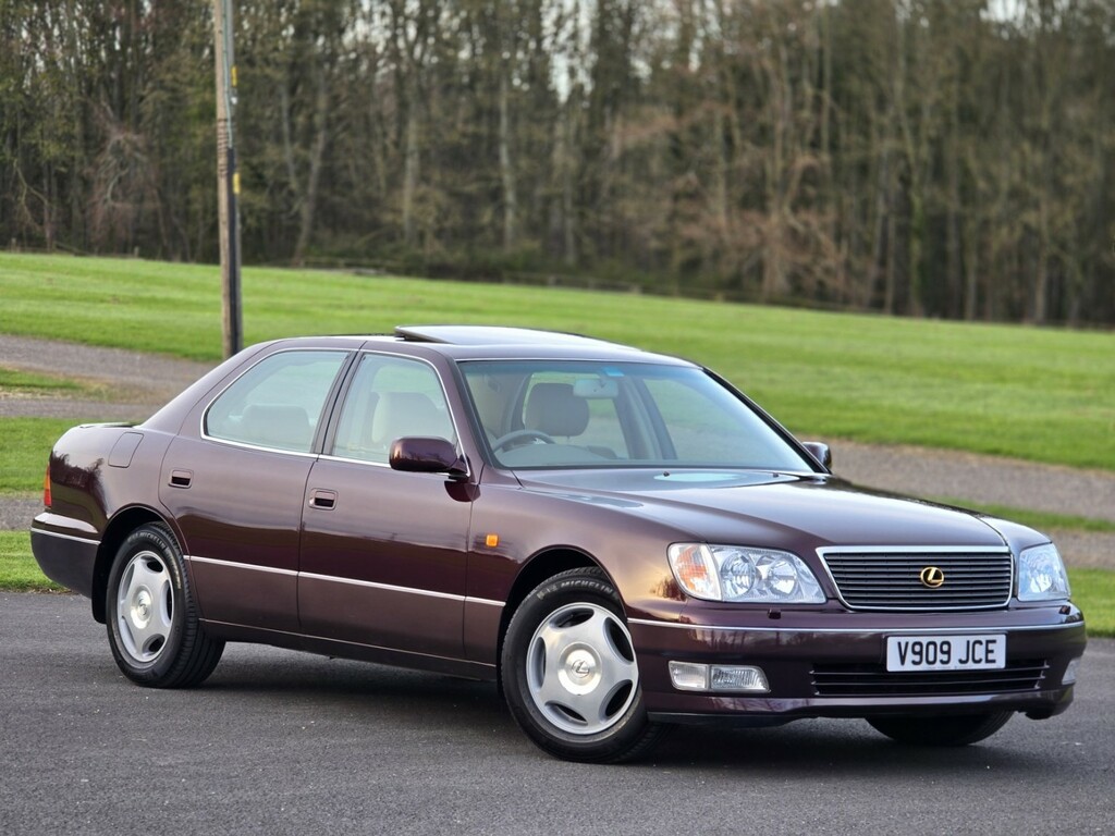 Lexus LS Saloon Black #8