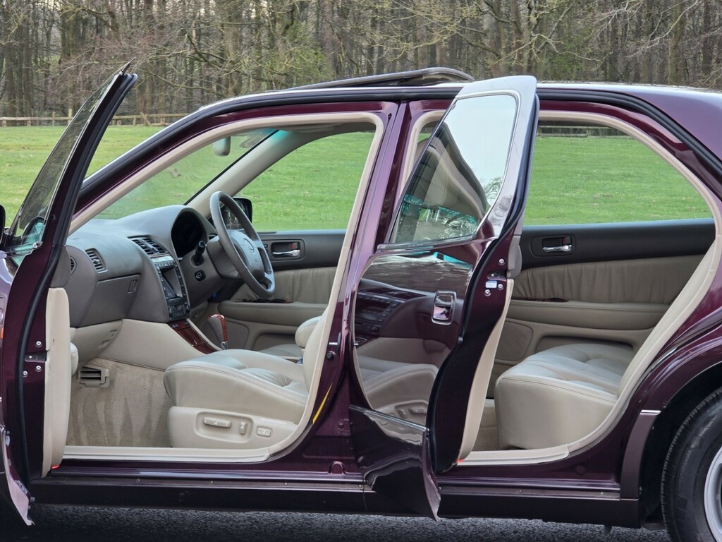 Lexus LS Saloon Black #50