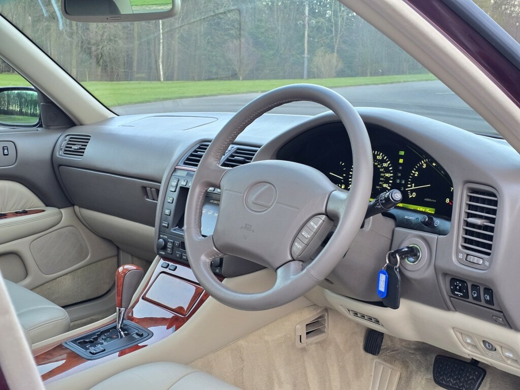 Lexus LS Saloon Black #3