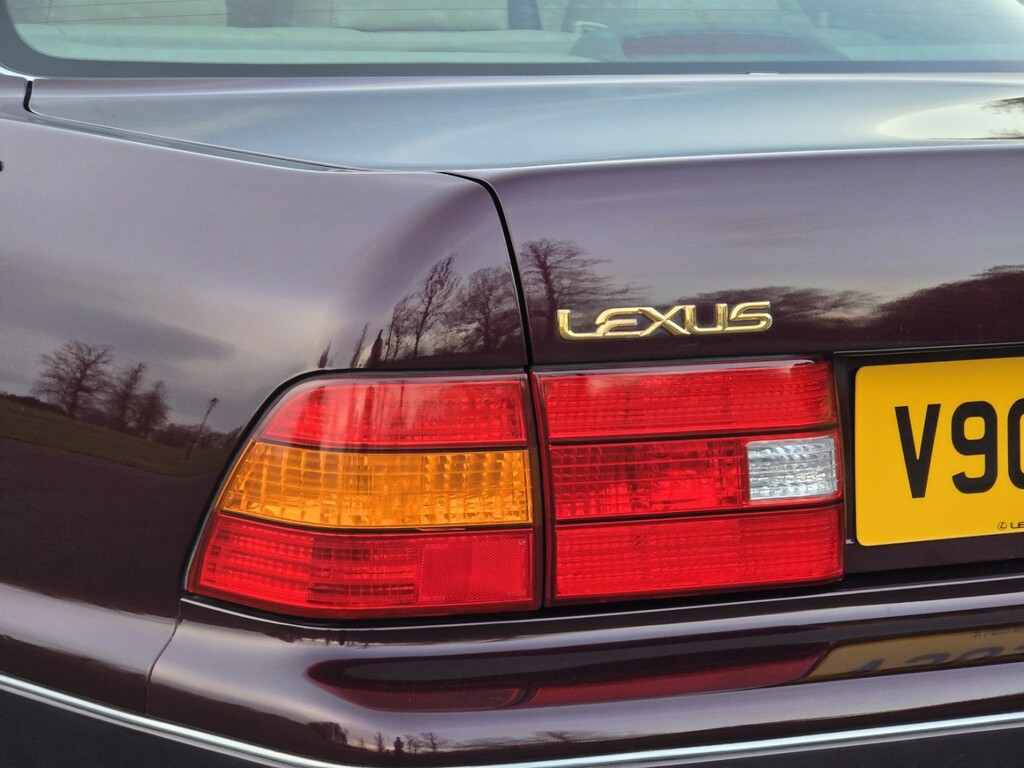Lexus LS Saloon Black #44