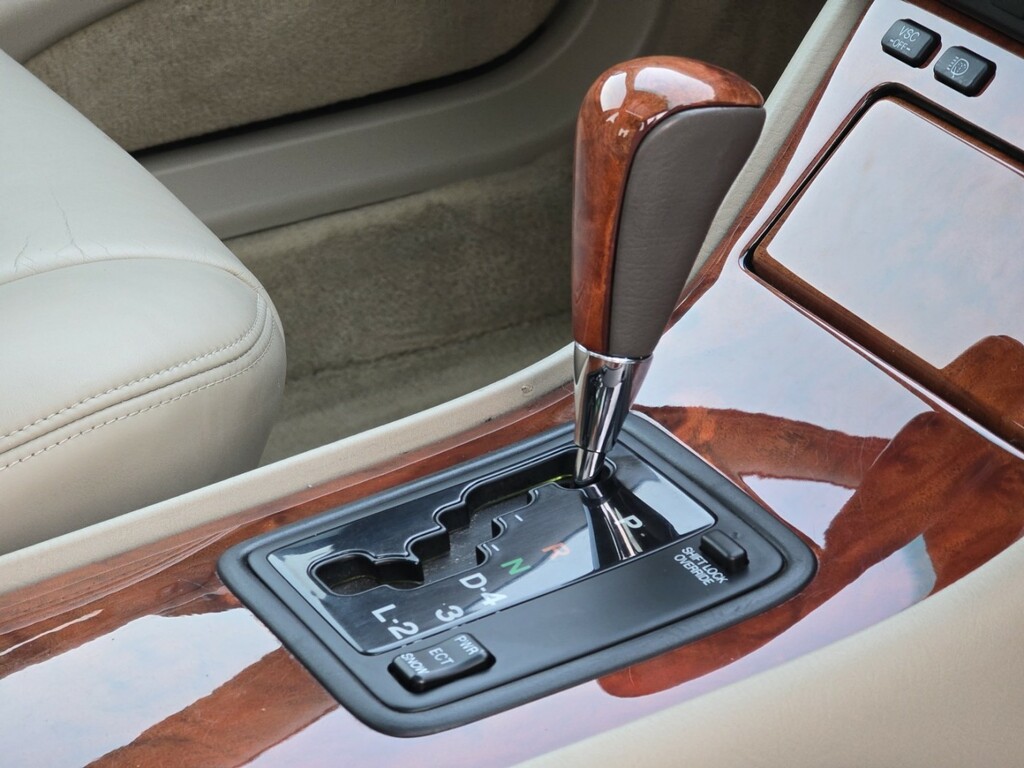 Lexus LS Saloon Black #37
