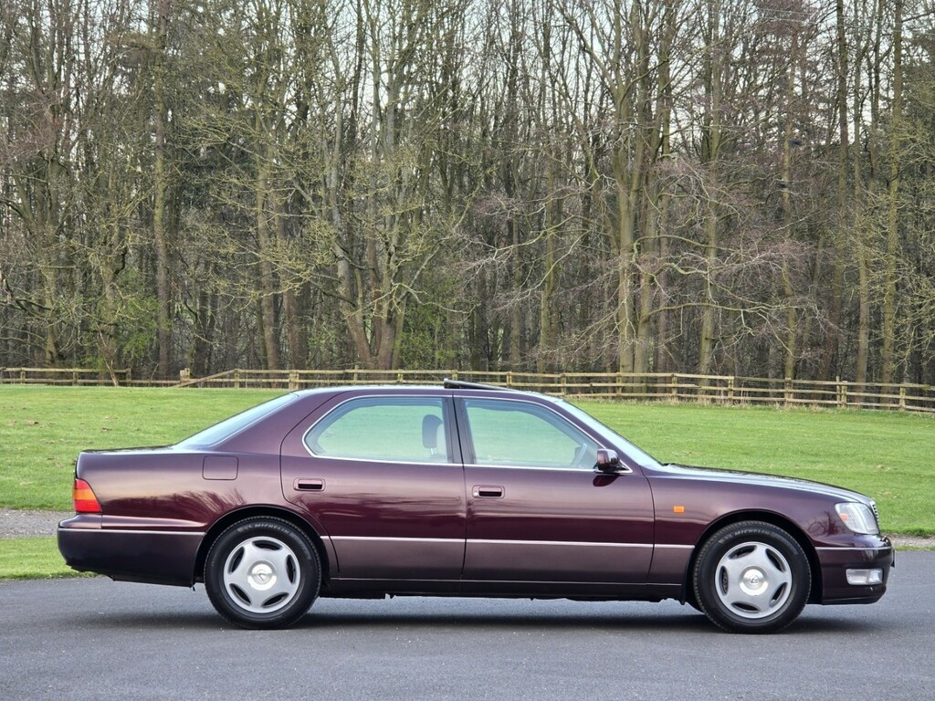 Lexus LS Saloon Black #24