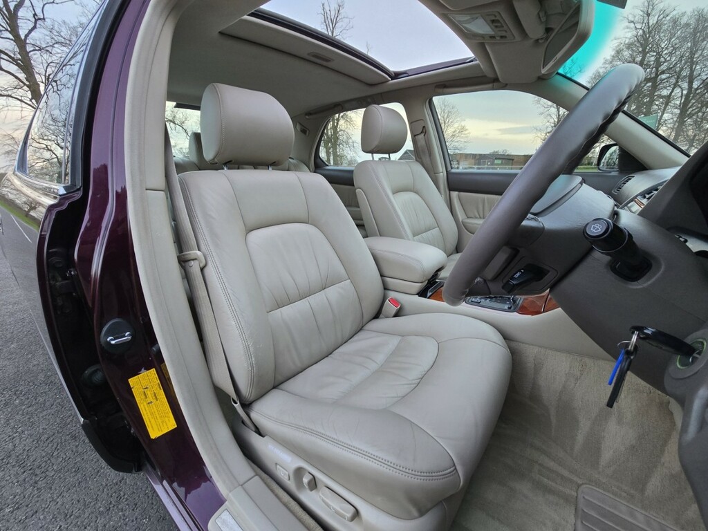 Lexus LS Saloon Black #76