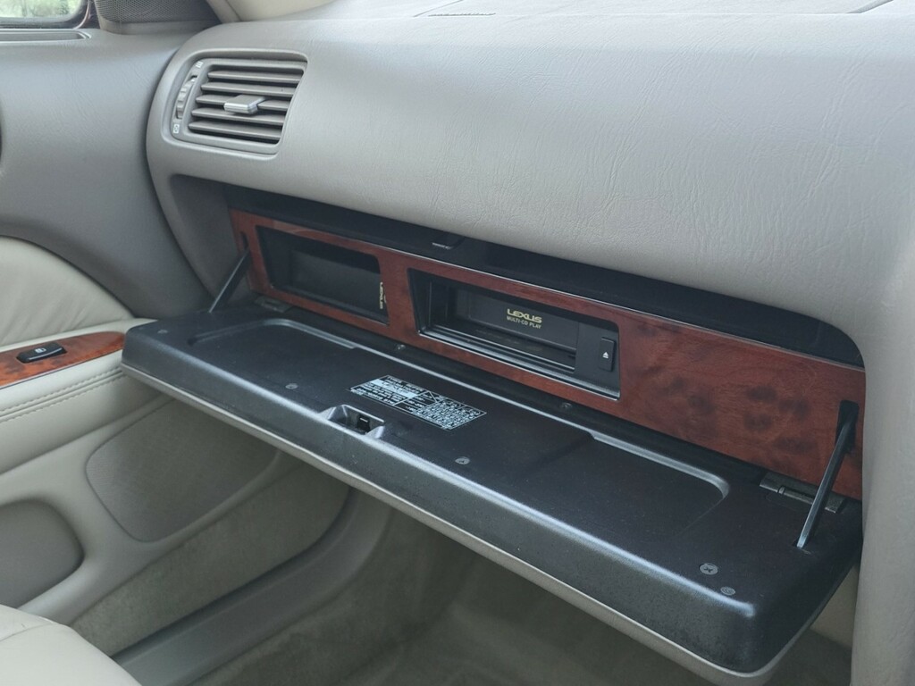 Lexus LS Saloon Black #92