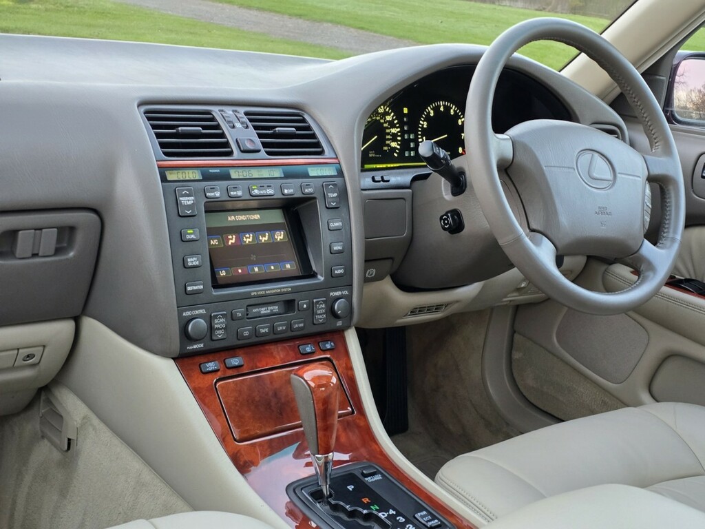 Lexus LS Saloon Black #60