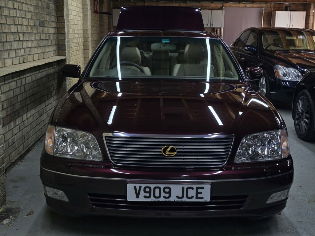 Lexus LS Saloon Black #2