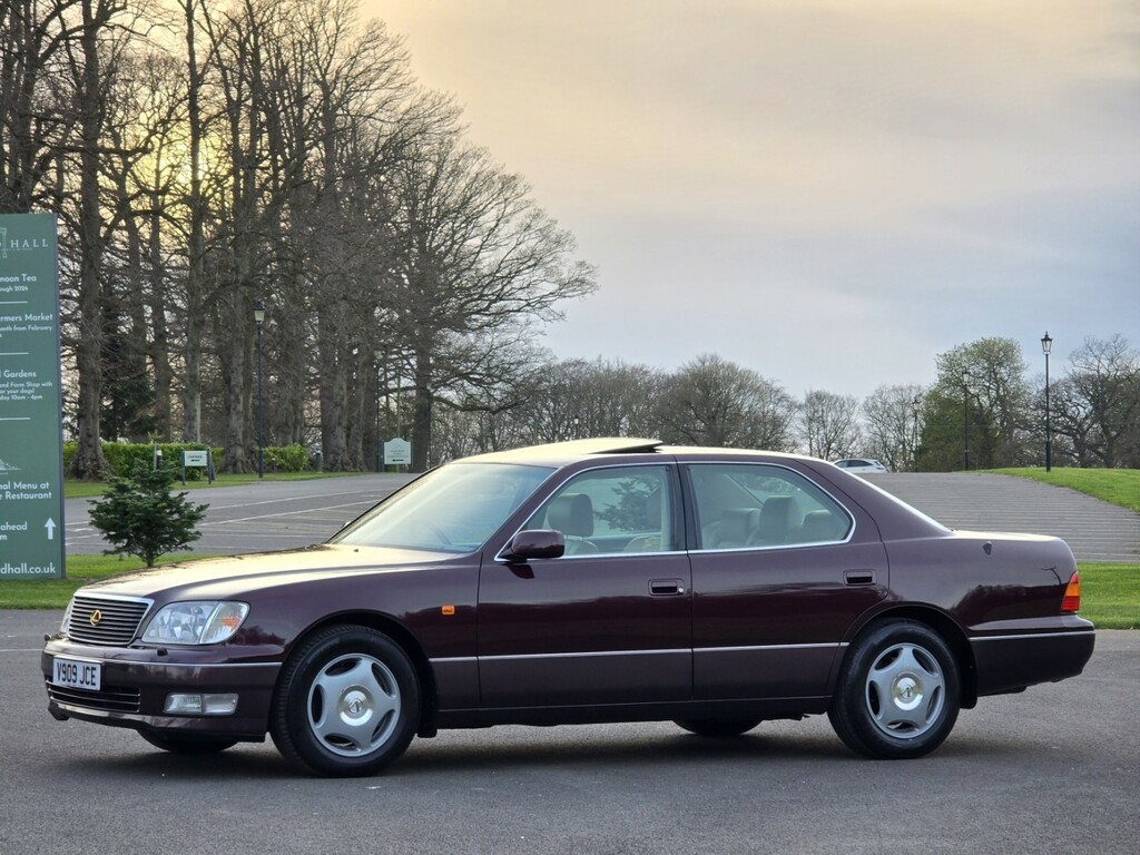 Lexus LS Saloon Black #21