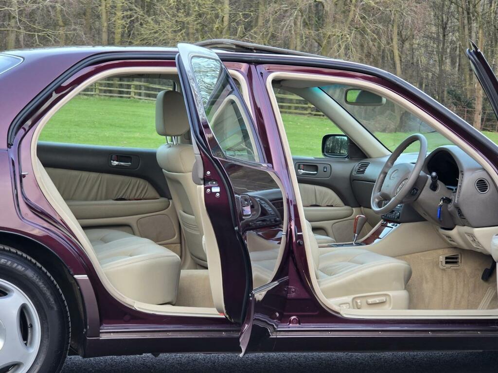 Lexus LS Saloon Black #20