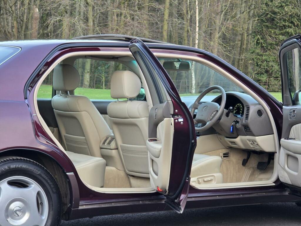 Lexus LS Saloon Black #18