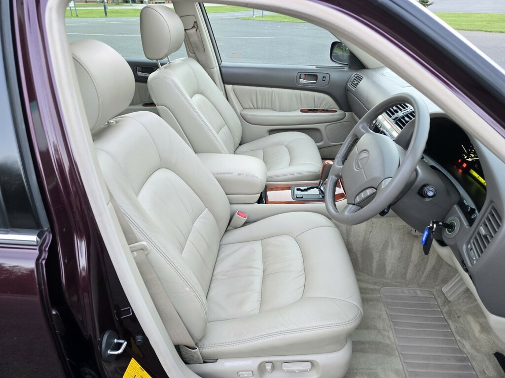Lexus LS Saloon Black #75