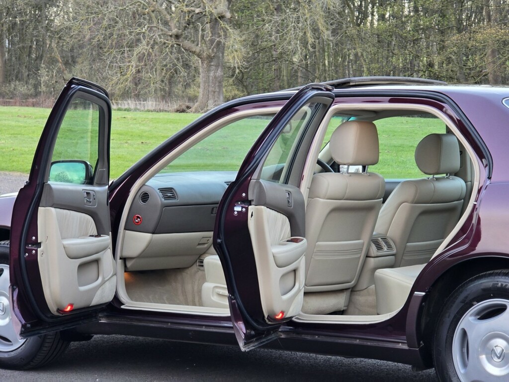 Lexus LS Saloon Black #49