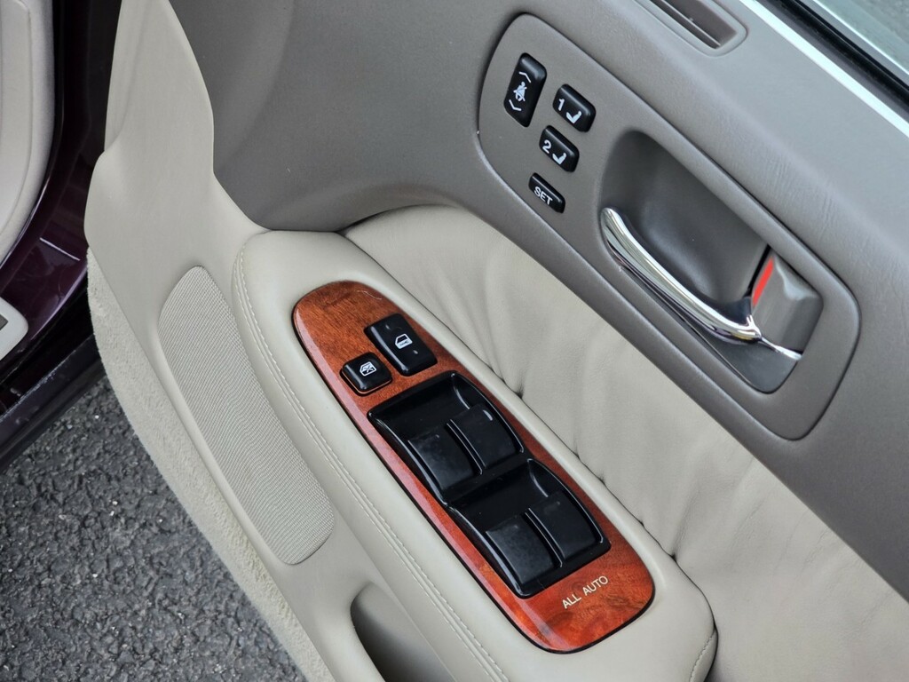Lexus LS Saloon Black #70
