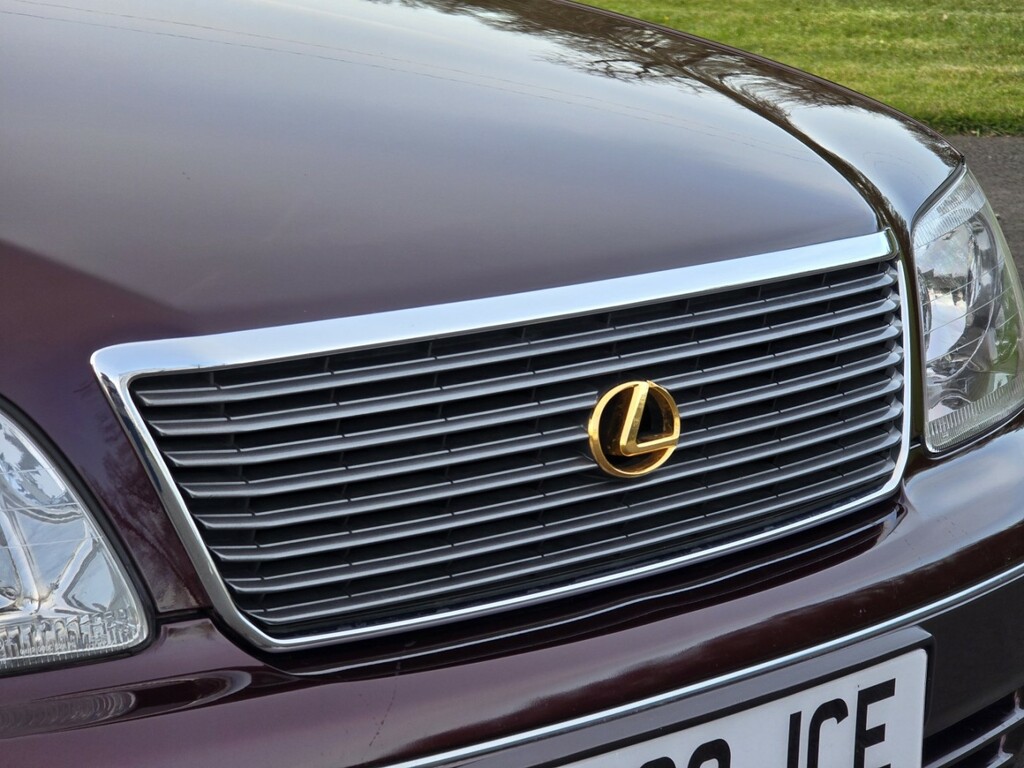 Lexus LS Saloon Black #12