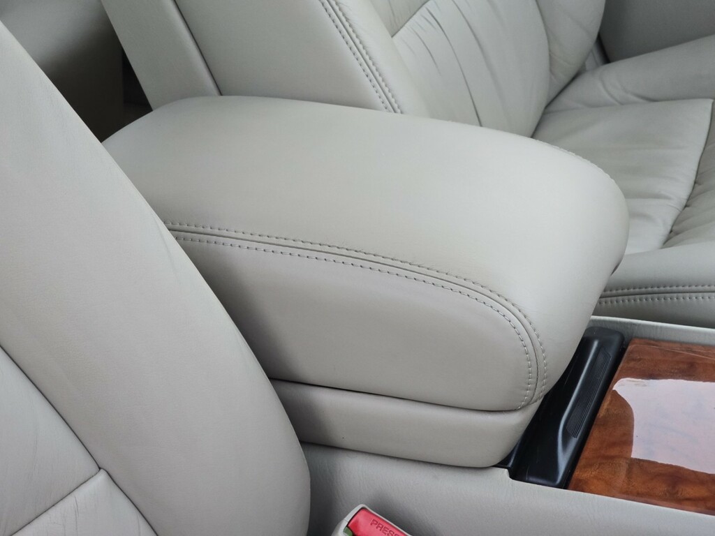 Lexus LS Saloon Black #73