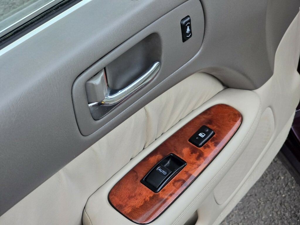 Lexus LS Saloon Black #66