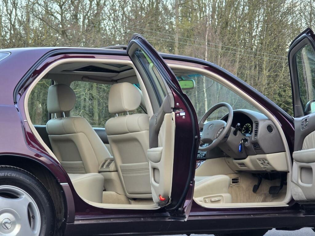 Lexus LS Saloon Black #19