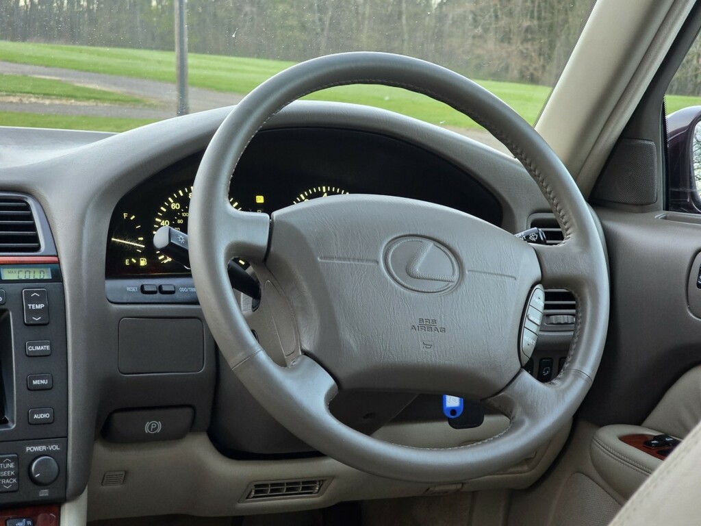 Lexus LS Saloon Black #6
