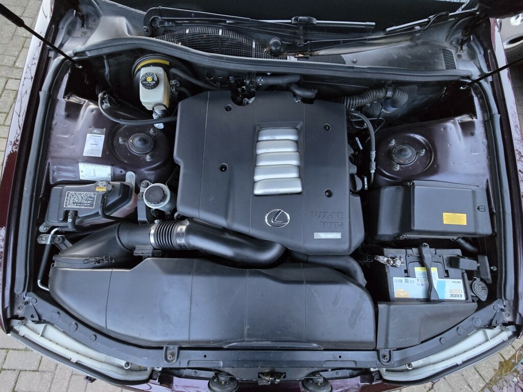 Lexus LS Saloon Black #97