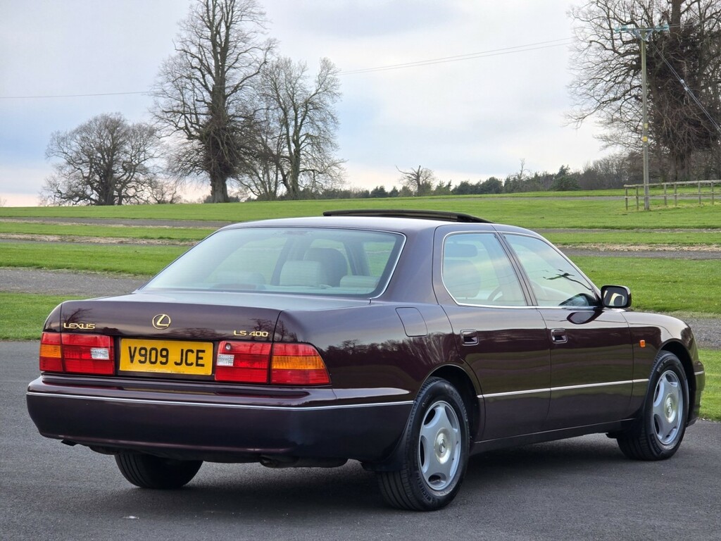Lexus LS Saloon Black #41