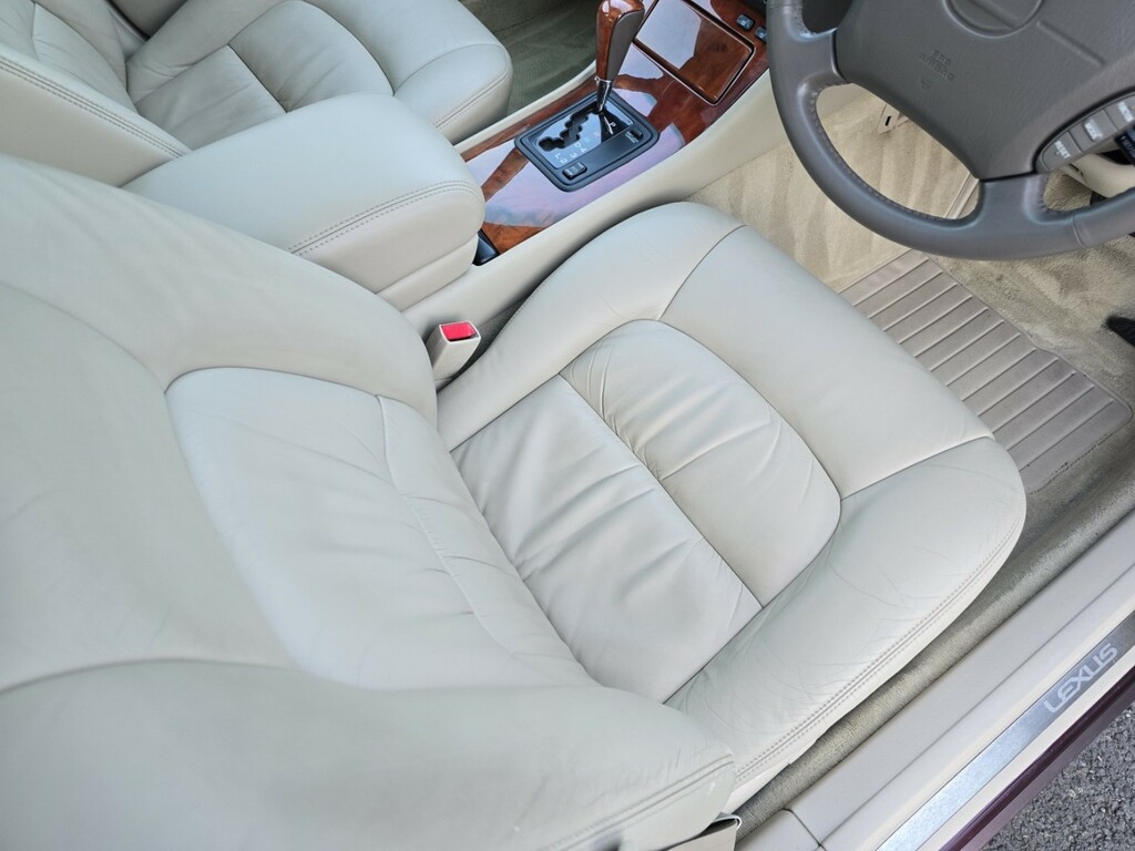 Lexus LS Saloon Black #34