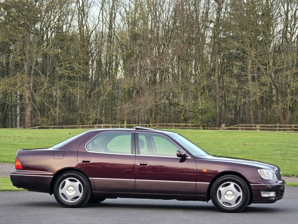 Lexus LS Saloon Black #23