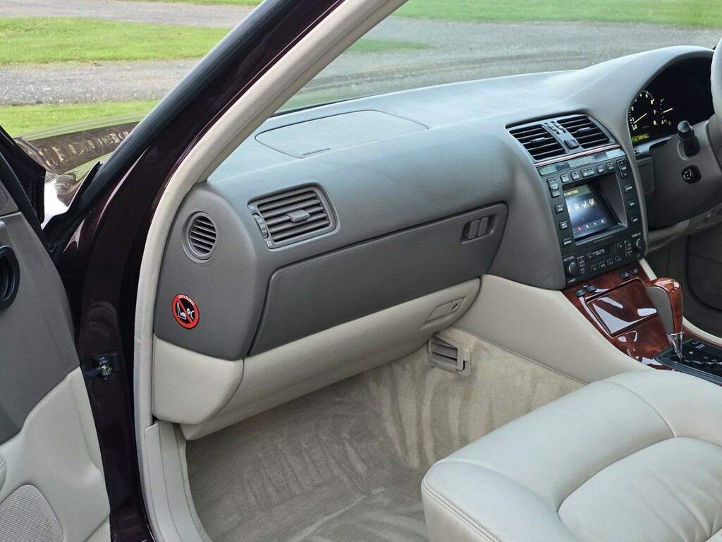 Lexus LS Saloon Black #56